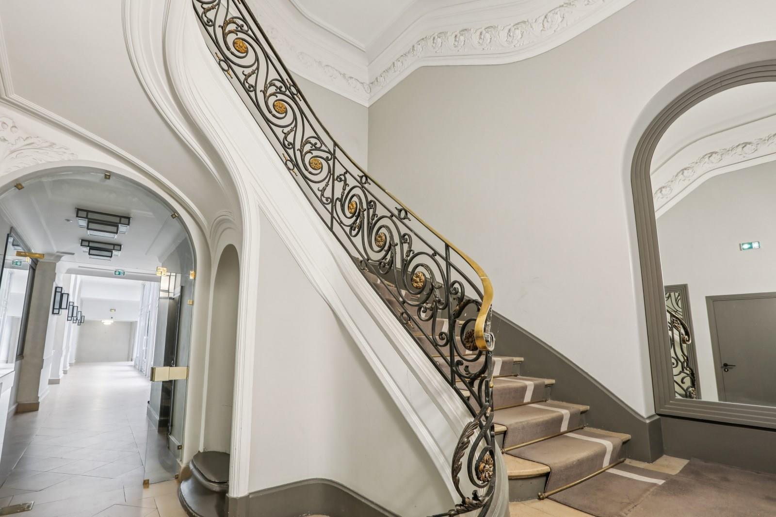 Photo 2 de 8 374 905